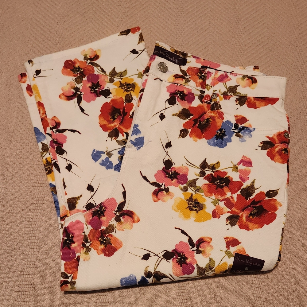 Gloria Vanderbuild Capri